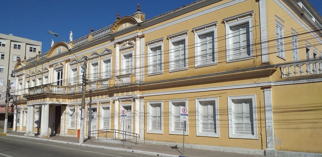 Lei que institui medidas coercitivas por ausência de uso de máscaras e formação de aglomerações é publicada em RG