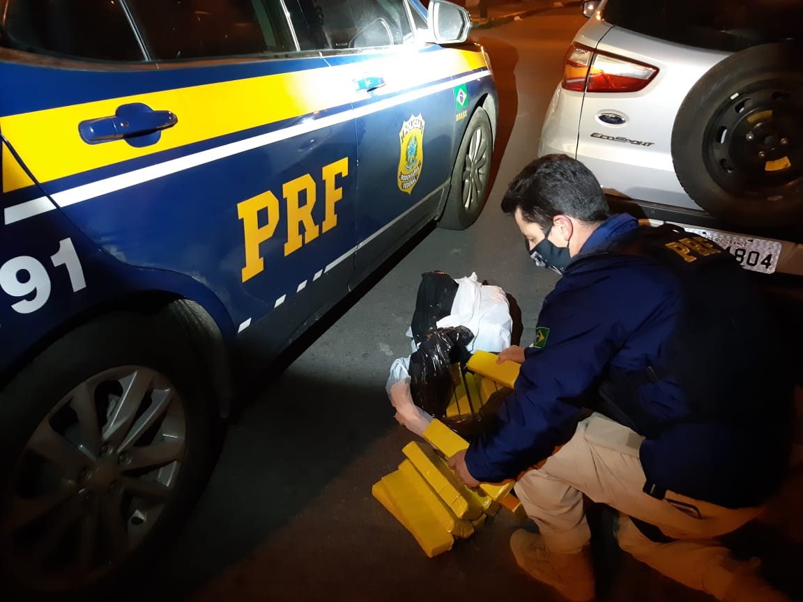 PRF e Receita Federal prendem traficante com  70 quilos de drogas em Rio Grande