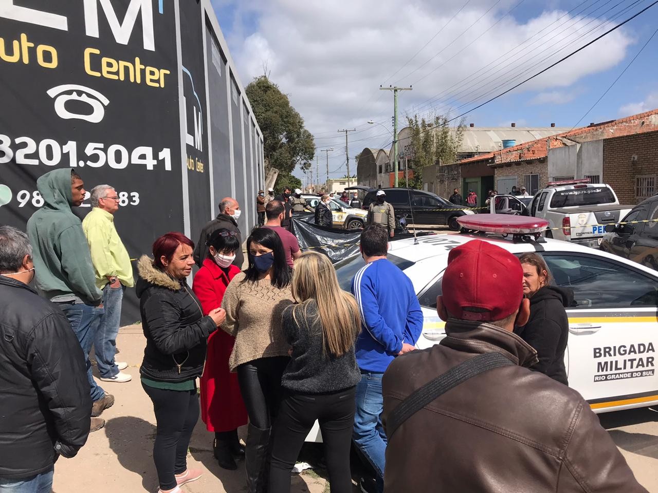 Mulher de 41 anos morre após ser atingida por van roubada em RG