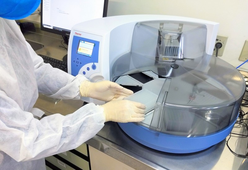 Novo equipamento melhora qualidade e acelera testes de Covid-19 no Lacen
