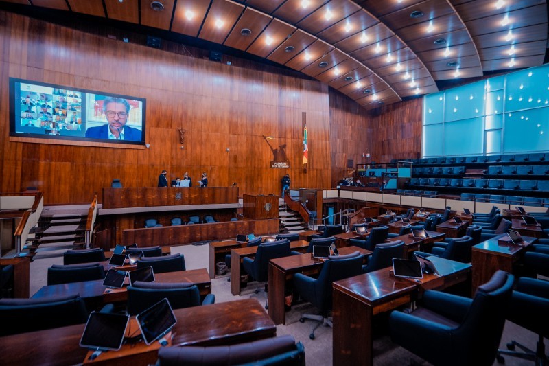 Parlamento aprova antecipação de pagamento ao transporte escolar