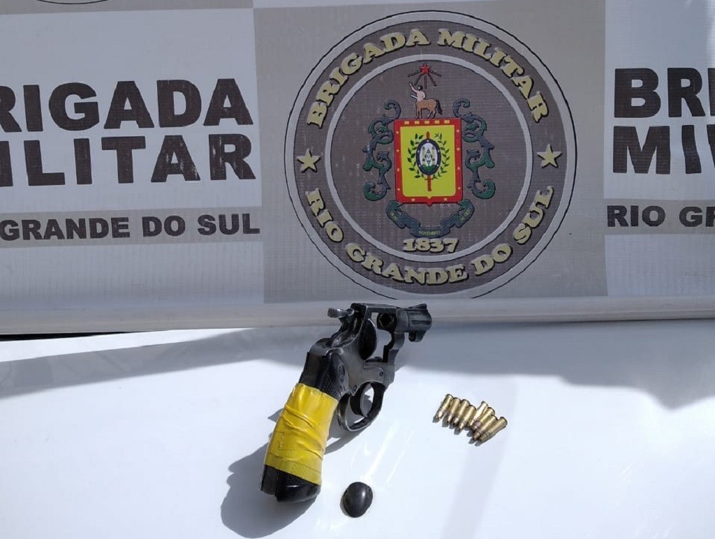BM prende homem por porte ilegal de arma de fogo no bairro Santa Rosa