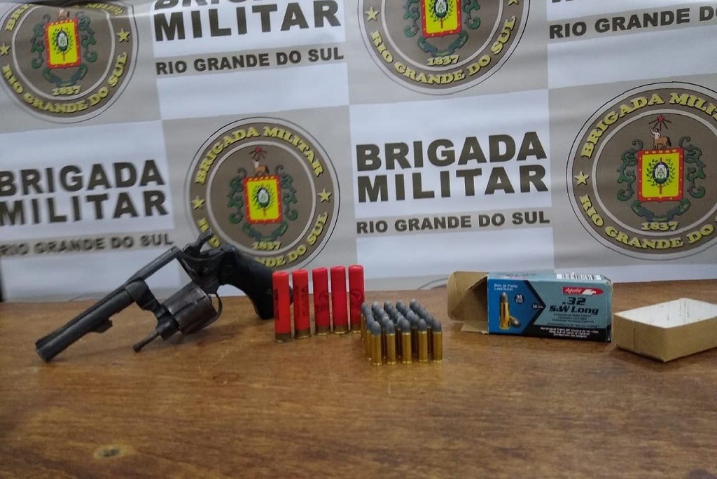 Adolescente é apreendido com arma de fogo em Santa Vitória do Palmar