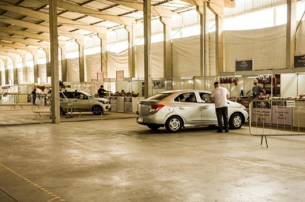 Formato drive-thru dá esperança de negócios para agricultores familiares na Expointer Digital 2020