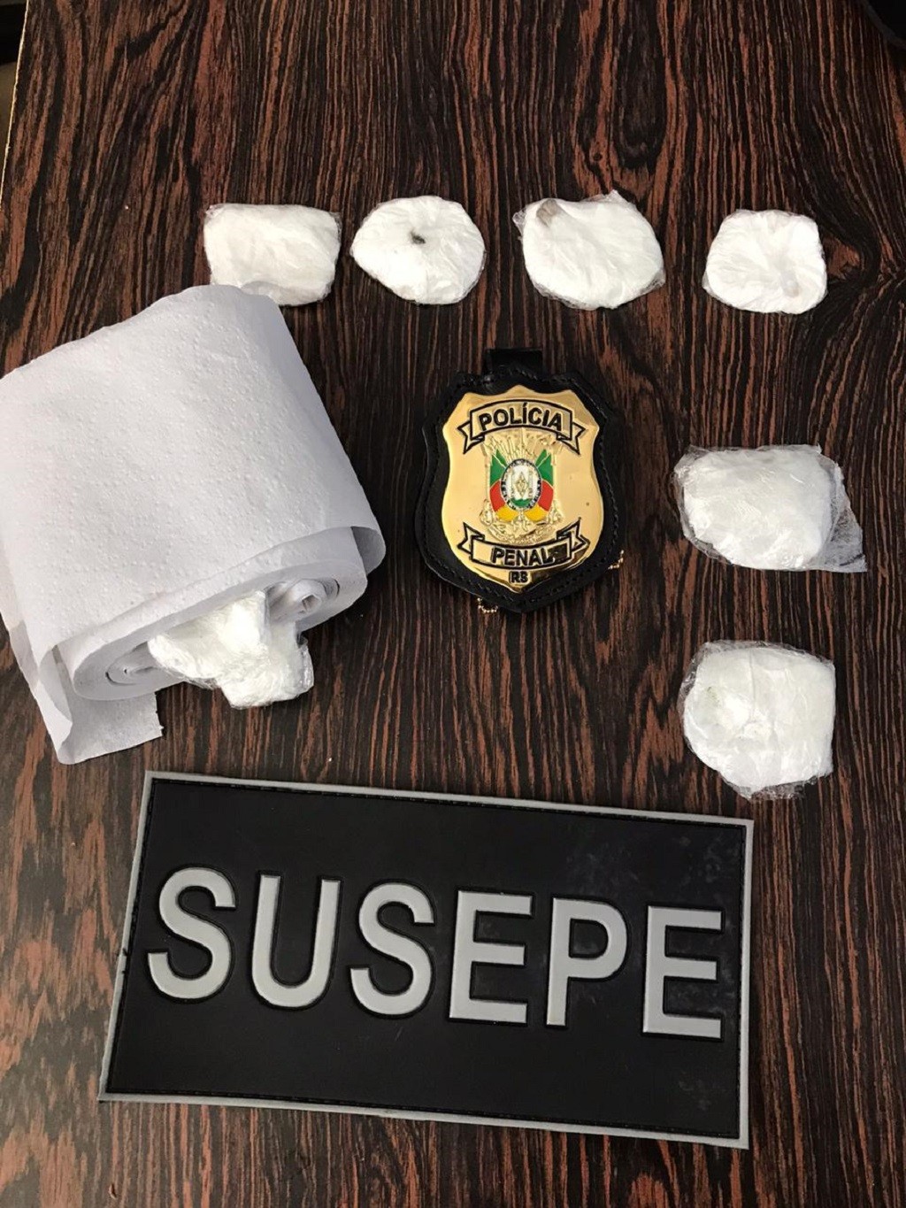 Agentes apreendem cocaína dentro de papel higiênico na Perg