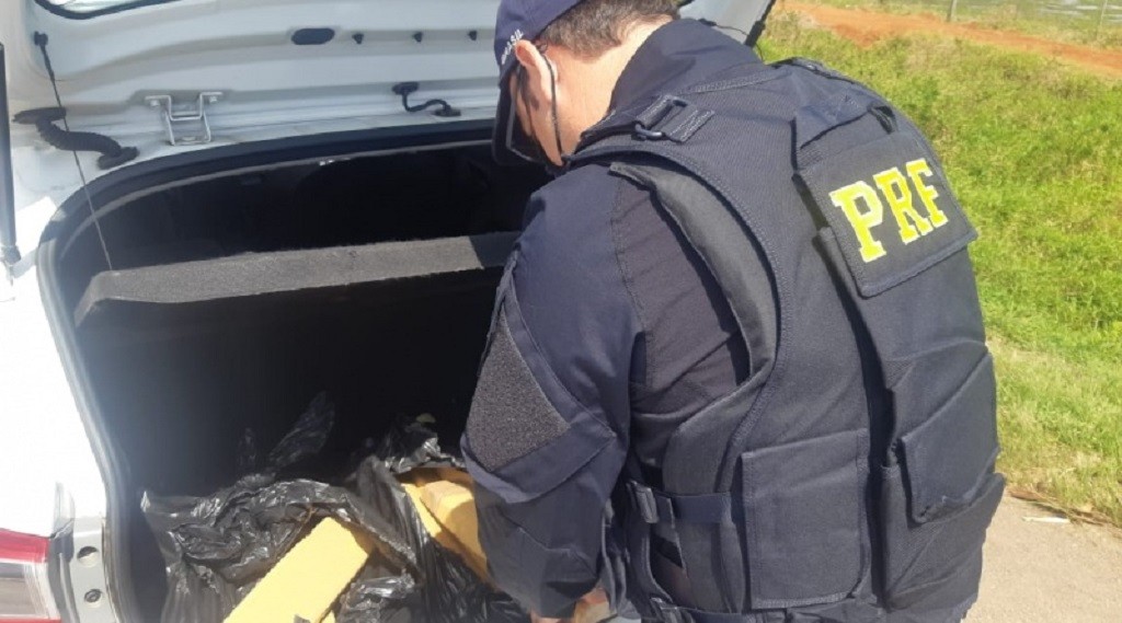 PRF prende traficante de Rio Grande com 30 quilos de maconha em Eldorado do Sul