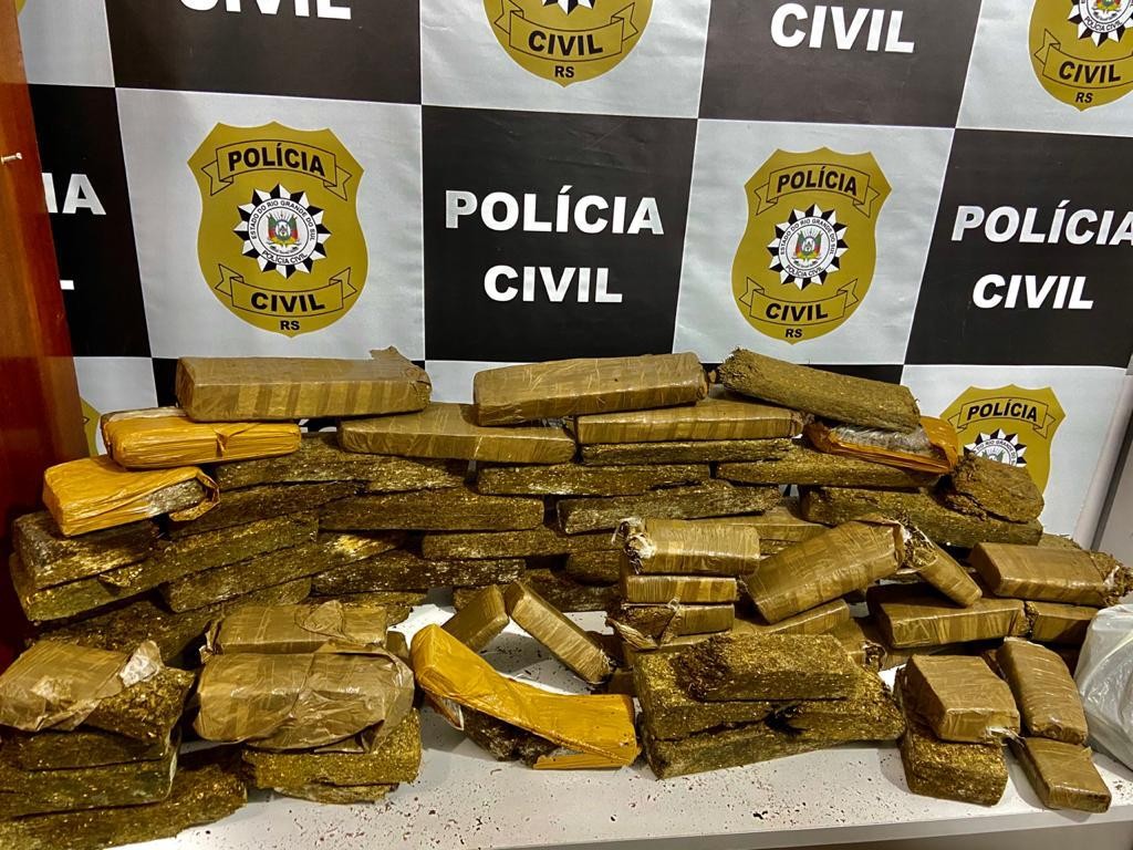 Polícia Civil prende homem com 43 kg de maconha na BR 392