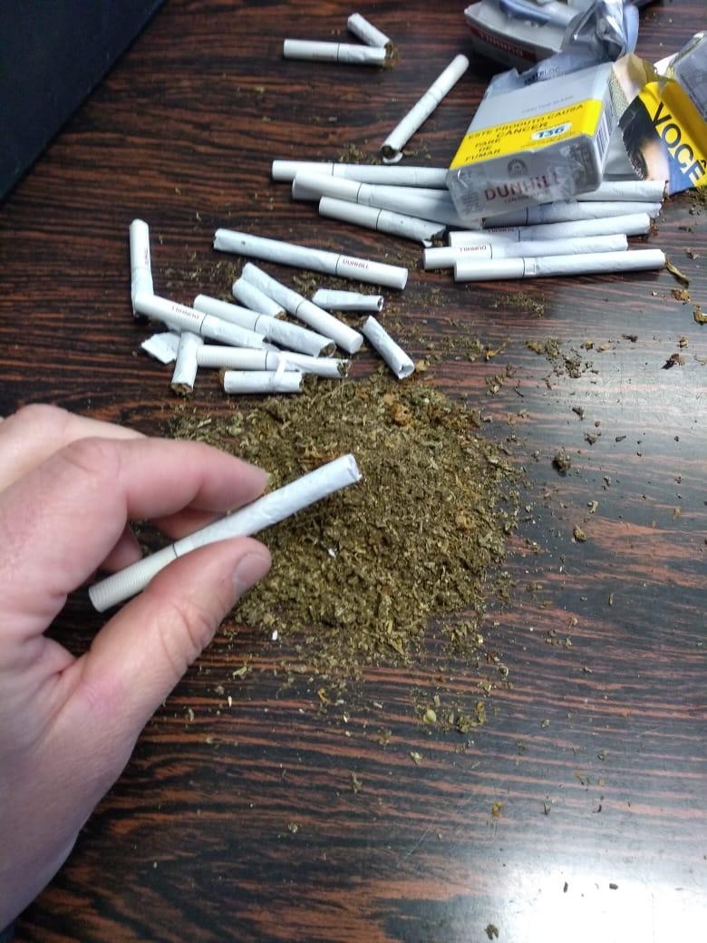 Agentes penitenciários localizam maconha em maço de cigarro na Perg