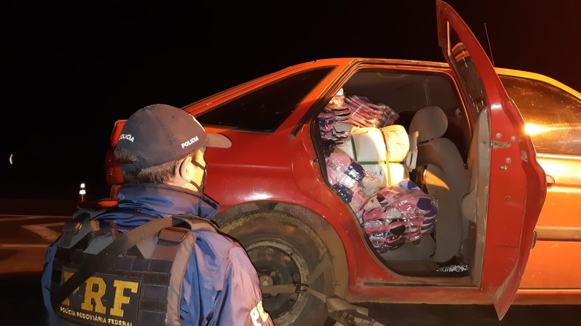 PRF apreende mercadorias estrangeiras em Capão do Leão