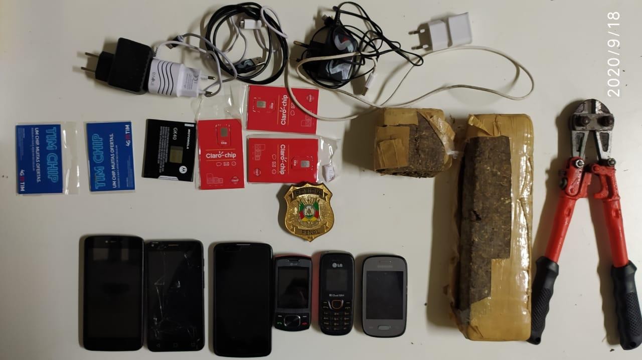 Agentes penitenciários apreendem drogas e celulares no pátio da Perg