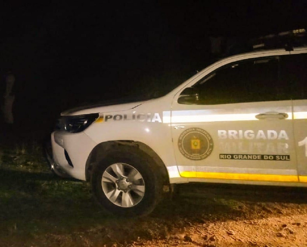  BM prende casal por roubo a pedestre em Pelotas