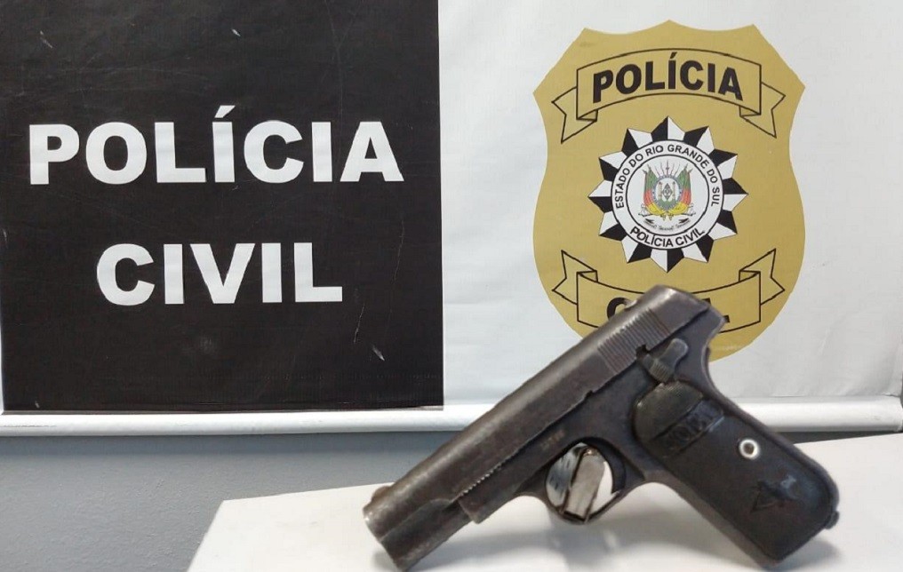 Homem é preso após roubar pedestre em uma parada de ônibus na ERS-734