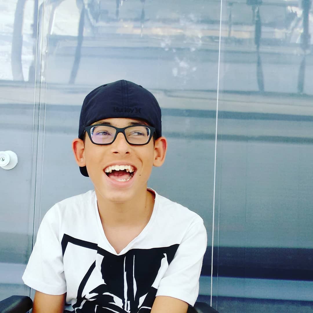 Campanha online arrecada valor necessário para Breno adquirir cadeira de rodas motorizada