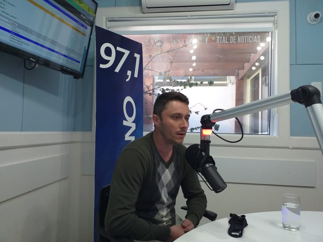 Candidato Arthur Vaz Müller (DEM) de São José do Norte concede entrevista ao Giro Oceano