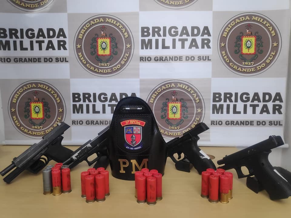 Foro de Pelotas doa armas para o 5º Batalhão de Polícia de Choque