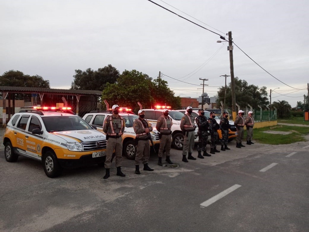 PRE fiscaliza mais de mil veículos durante Operação Feriadão de Finados