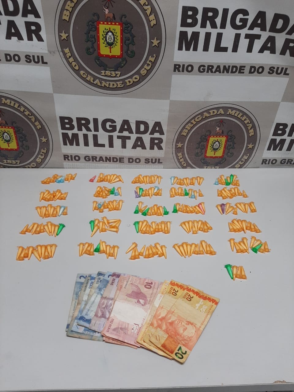 6° BPM apreende adolescente por tráfico de entorpecentes em Rio Grande