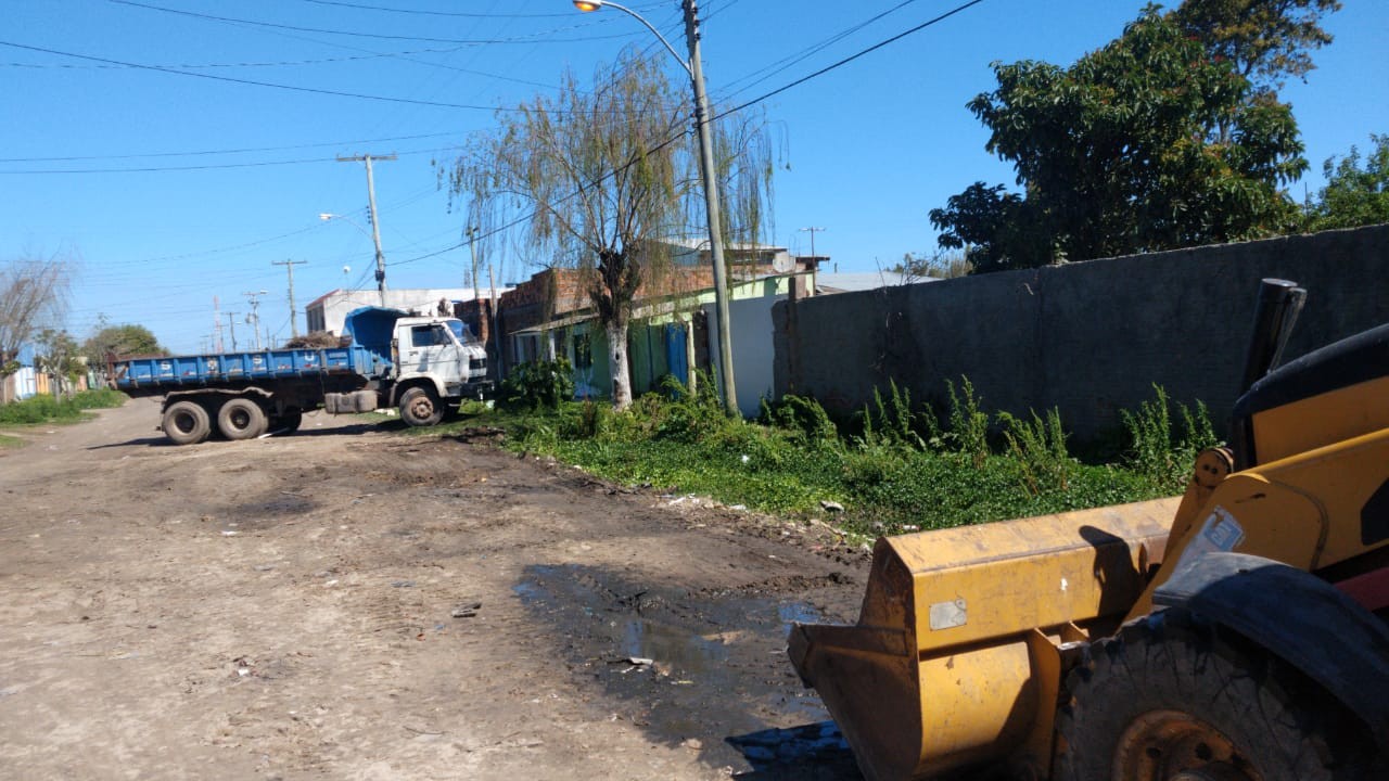  Prefeitura limpa área no bairro São Miguel