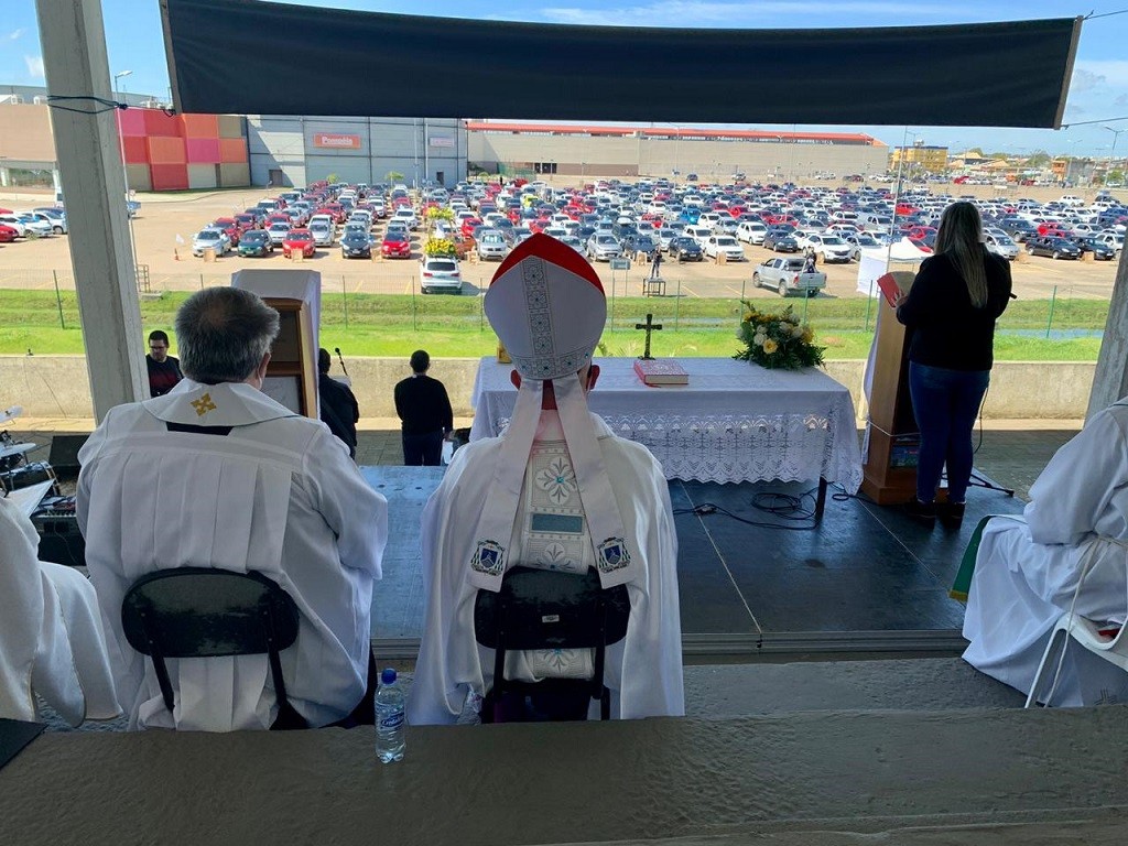 Missa drive-in reúne cerca de 500 veículos na 46ª Romaria de Nossa Senhora de Fátima 