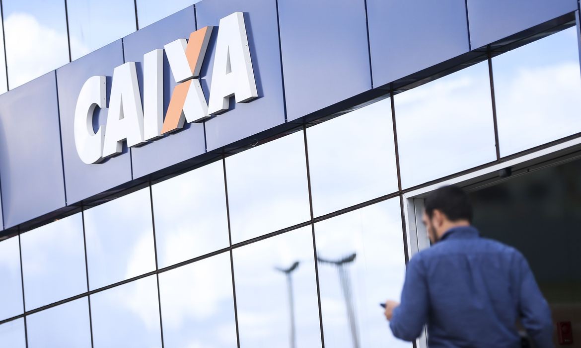 Caixa abre 772 agências hoje para pagar saque emergencial do FGT
