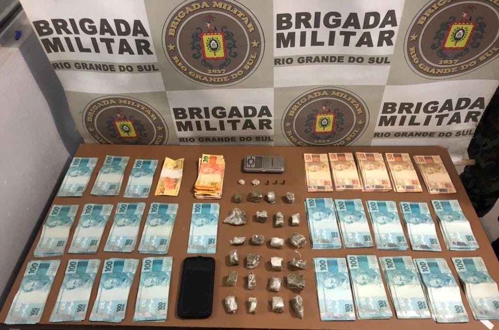 Homem é preso pela BM com drogas e R$ 26 mil em Pelotas