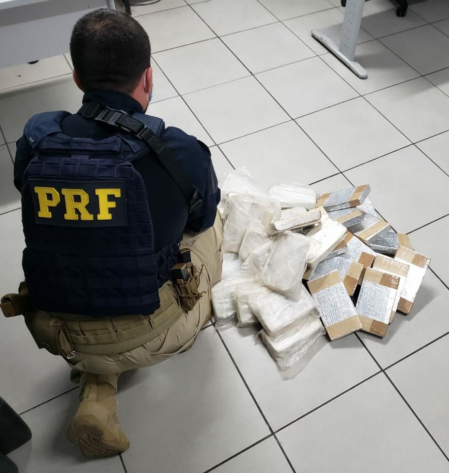 PRF prende traficantes com 41 quilos de cocaína em Pelotas