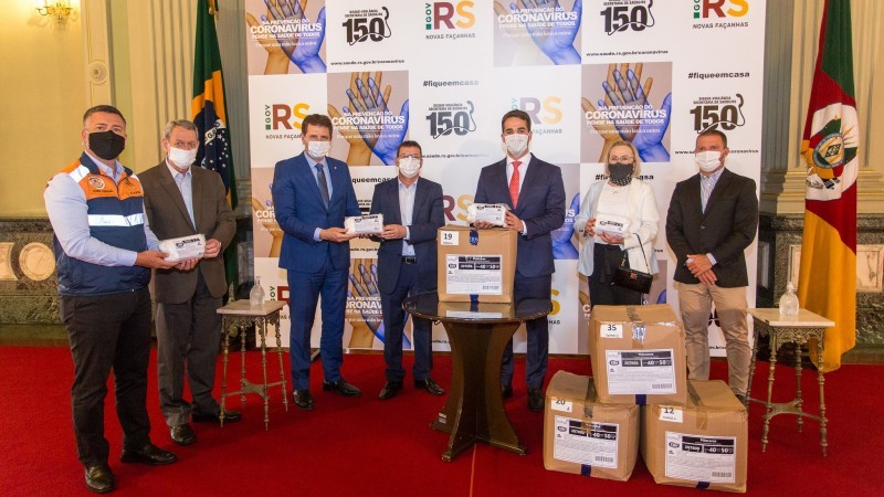 Governo do Estado recebe a doação de 20 mil máscaras de proteção