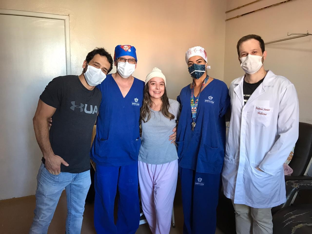 'Eu acredito em milagres' diz Dr. Filipe Geannichini após alta de jovem baleada em luau no Cassino