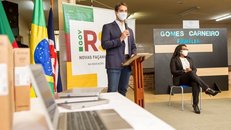 Governo do RS inicia entrega de Chromebooks para a rede estadual de ensino