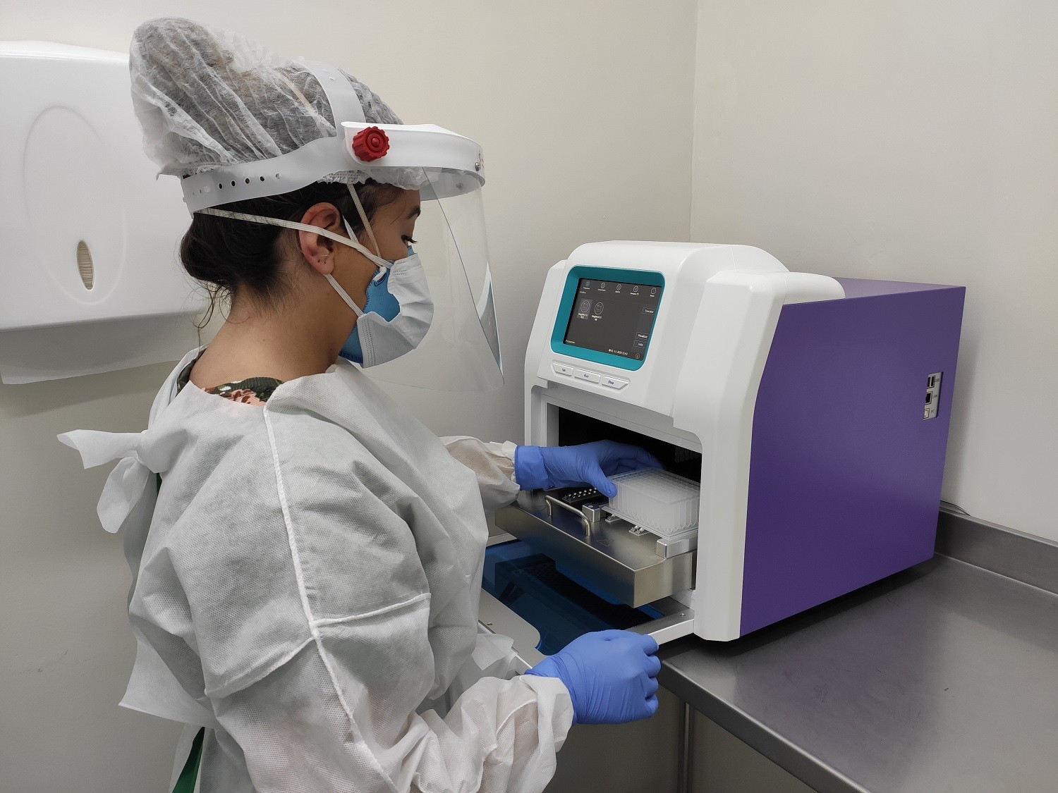 HU-Furg recebe doação de equipamento que agilizará  diagnóstico de Covid-19