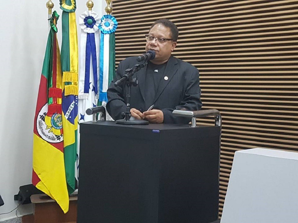 Amigos e familiares lamentam a morte do político Charles Saraiva