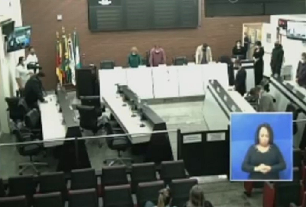 Sessão Ordinária é marcada por homenagens ao vereador Charles Saraiva (MDB)