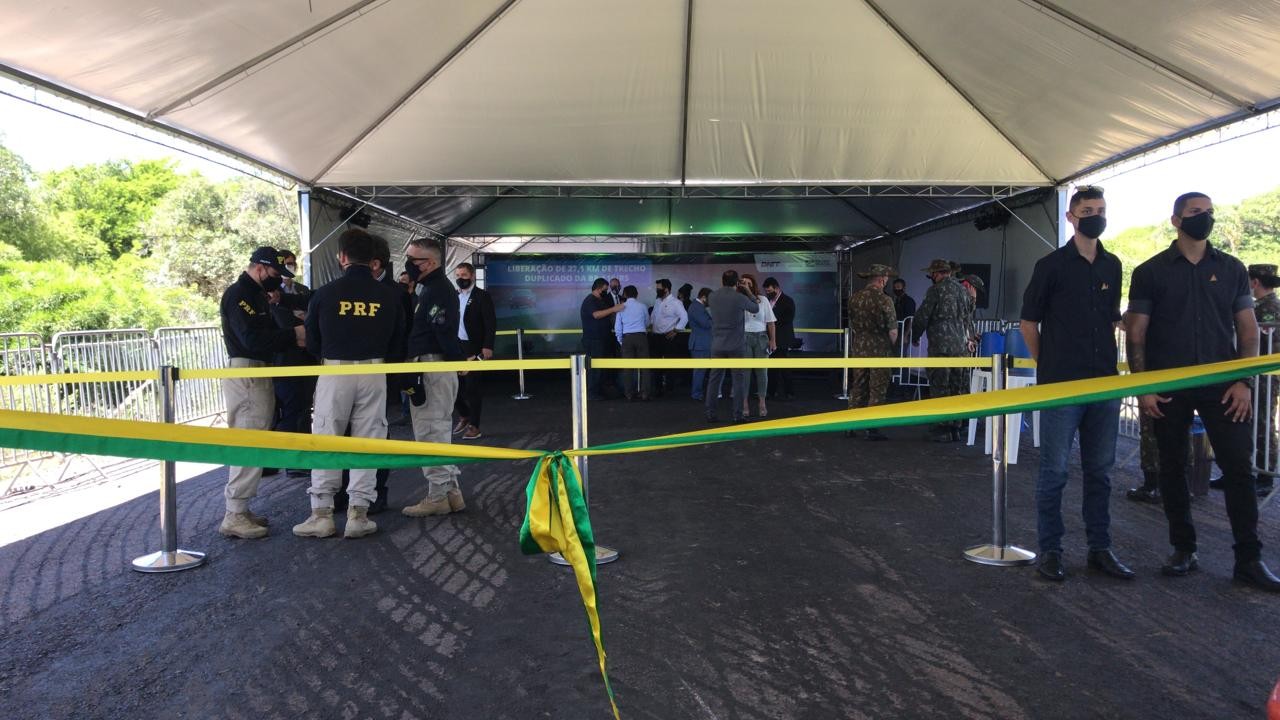 Presidente Jair Bolsonaro inaugura mais 27,1 quilômetros de pistas duplicadas da BR-116/RS