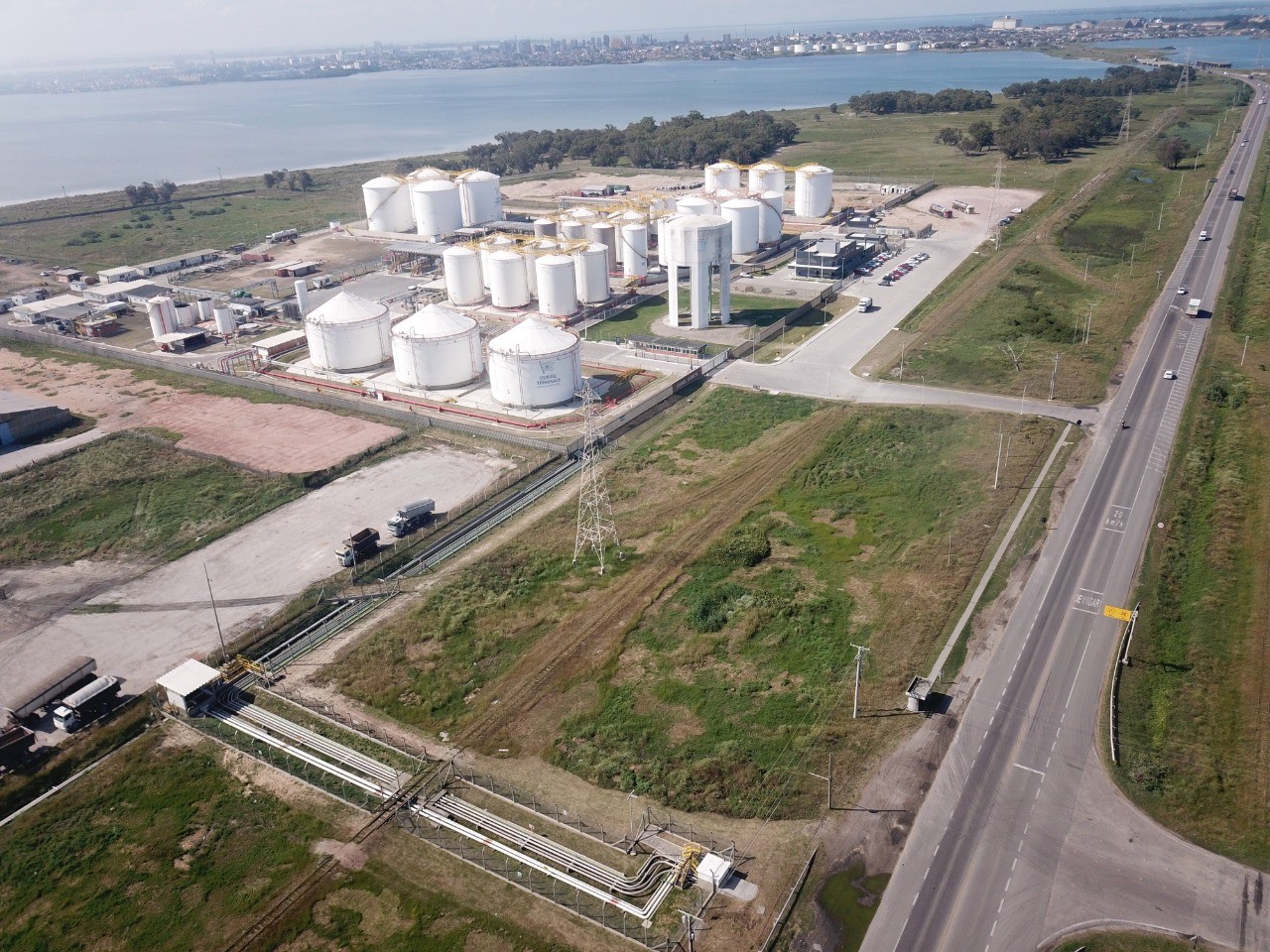 Empresa Macra faz simulado de vazamento de ácido para treinamento em Rio Grande