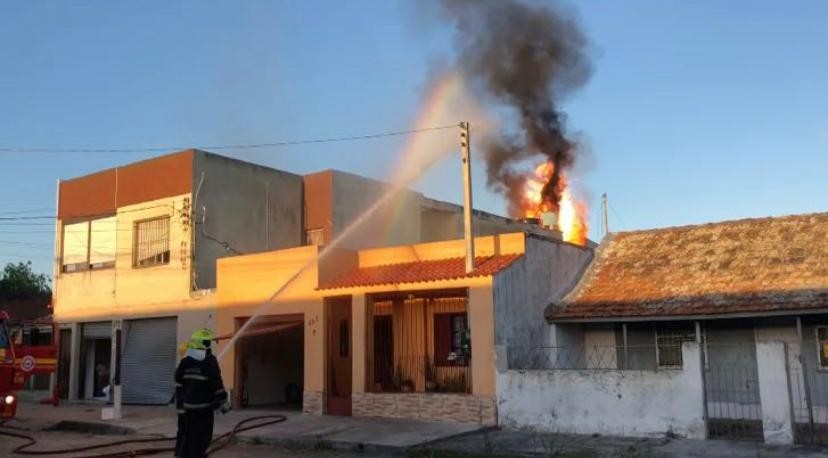 Incêndio em cozinha industrial deixa dois feridos em Rio Grande