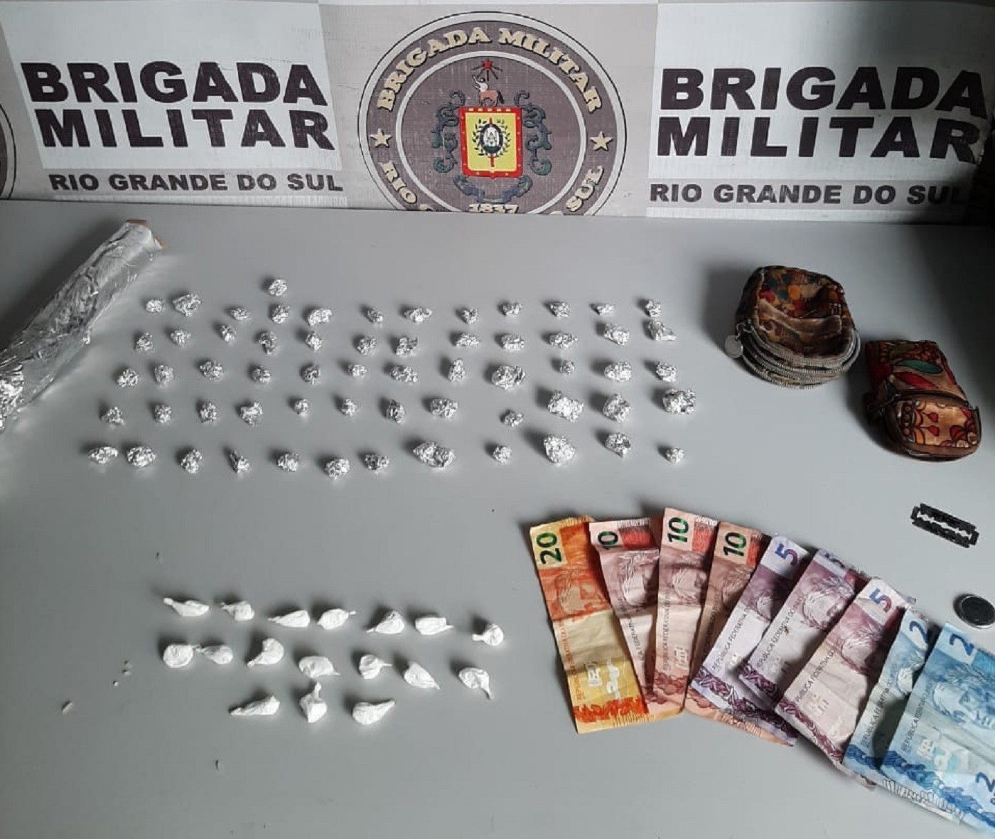 6° BPM prende mulher por tráfico de entorpecente em Rio Grande