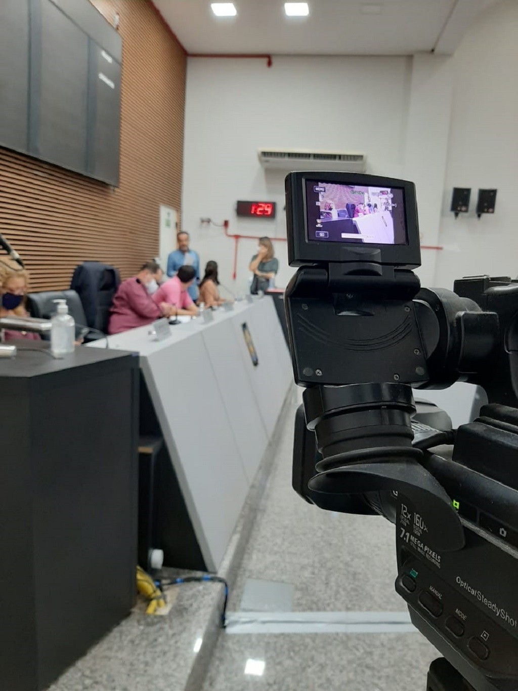 Após período eleitoral, TV Câmara retoma transmissão de sessões ao vivo