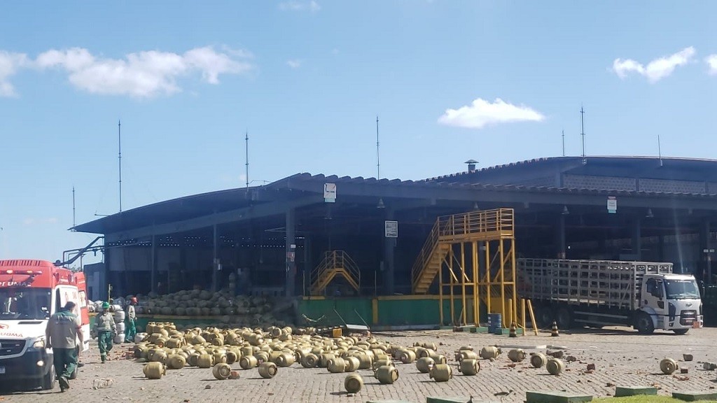 Urgente: explosão em distribuidora de gás em Pelotas deixa ao menos um morto e diversos feridos