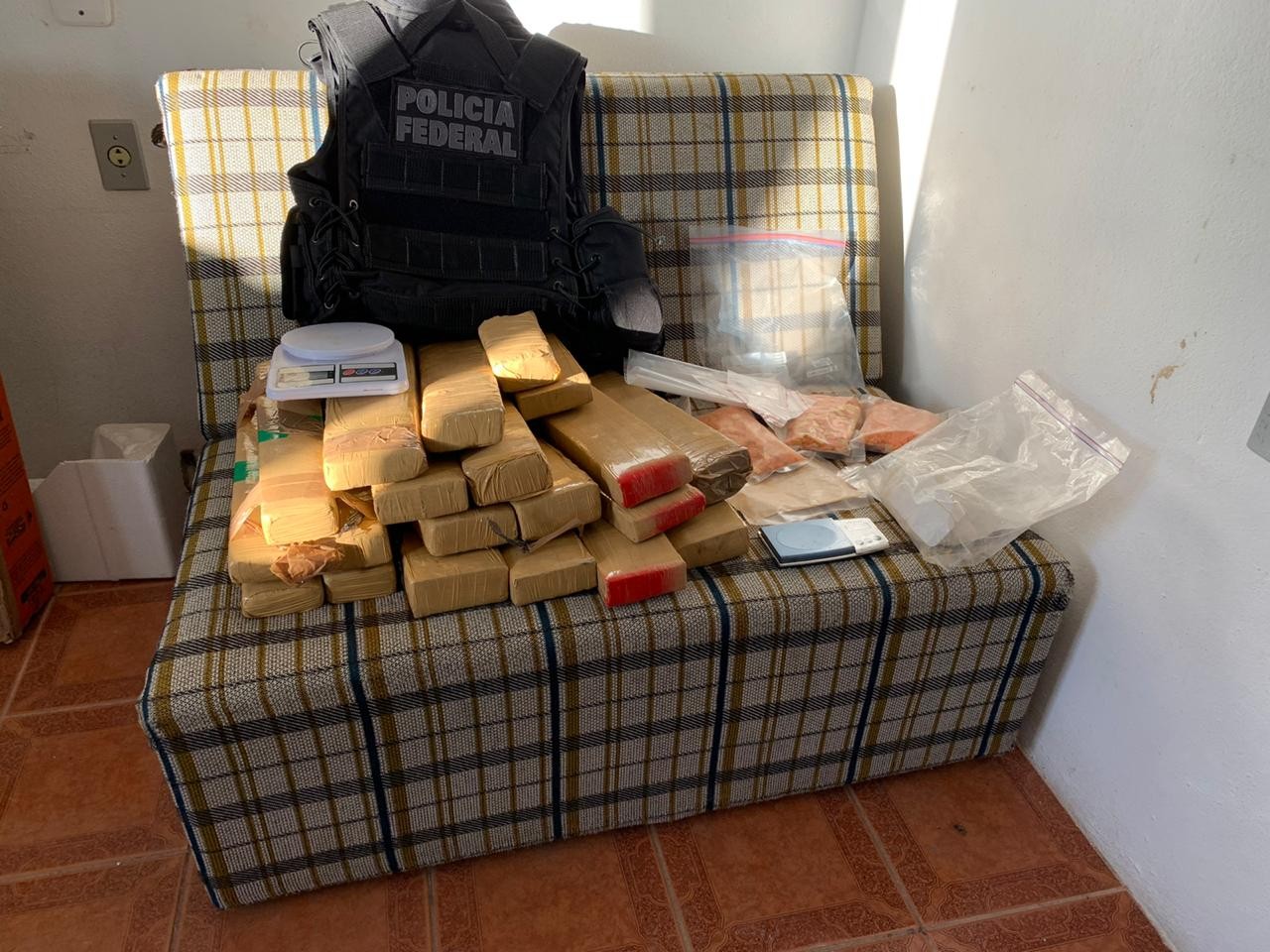 Polícia Federal realiza operação em RG para combater tráfico de drogas