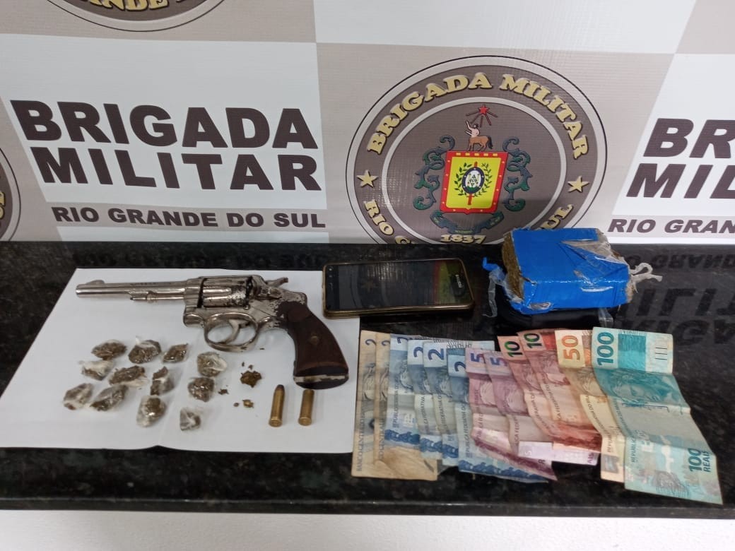 Brigada Militar prende dois homens por tráfico de drogas