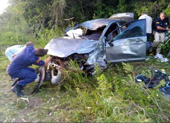 Jovem de 25 anos morre e mulher grávida fica ferida em acidente na BR-293