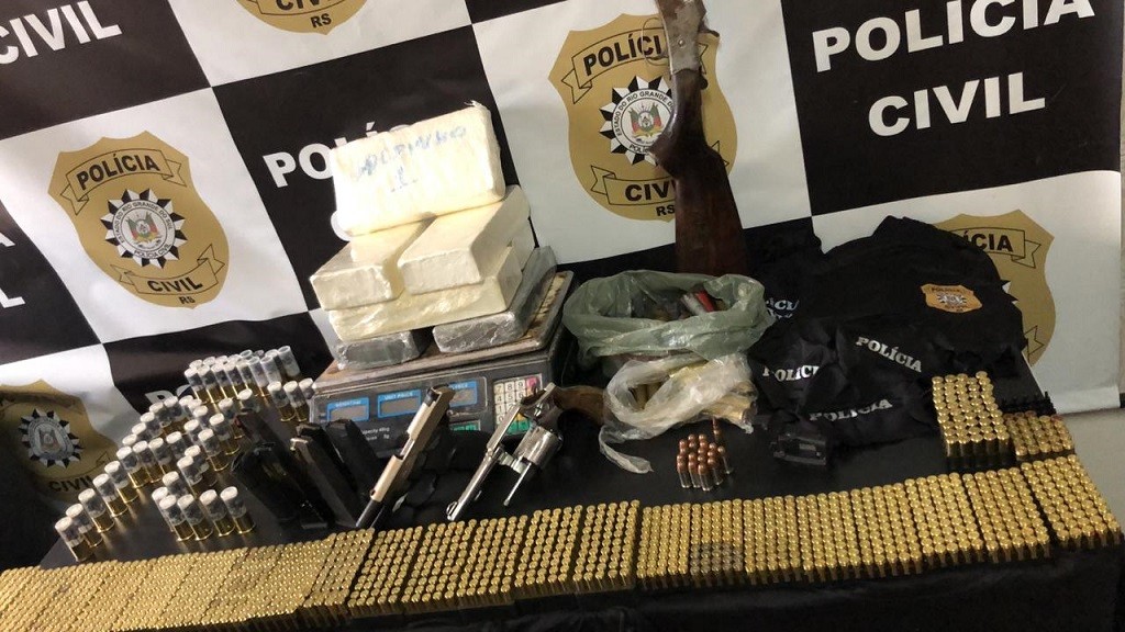 Polícia Civil apreende drogas, armas e munições em São José do Norte