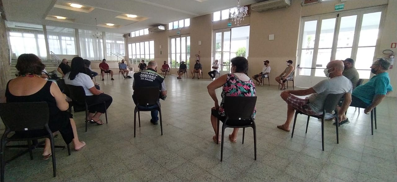  "Todos os comerciantes são responsáveis, não somente pelo ambiente onde tem o estabelecimento deles, mas, também, pelo exterior", frisa o secretário do Cassino