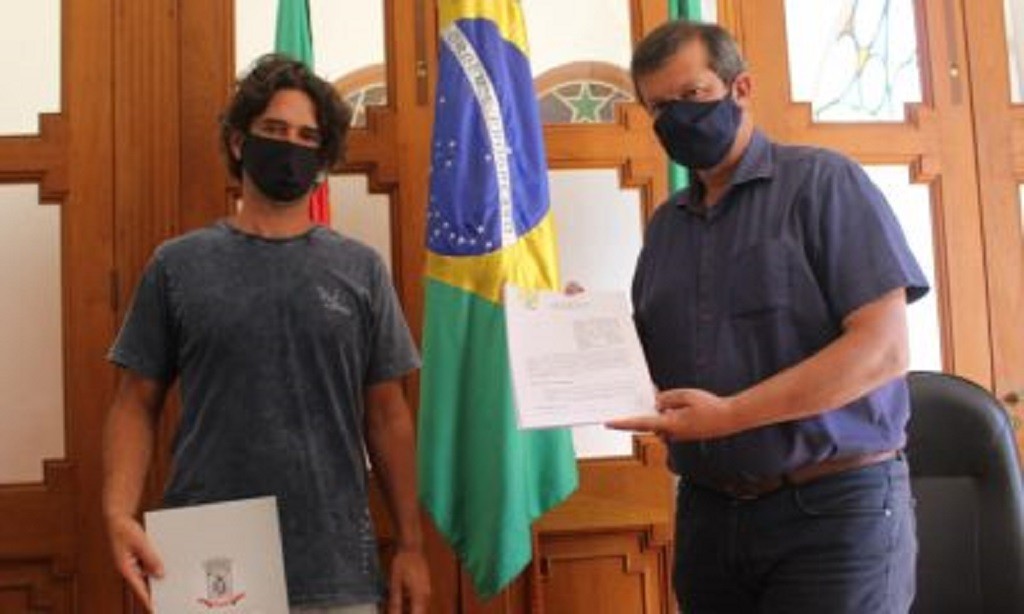 Prefeitura assina prorrogação do prazo para execução de projeto de educação ambiental com pescadores artesanais