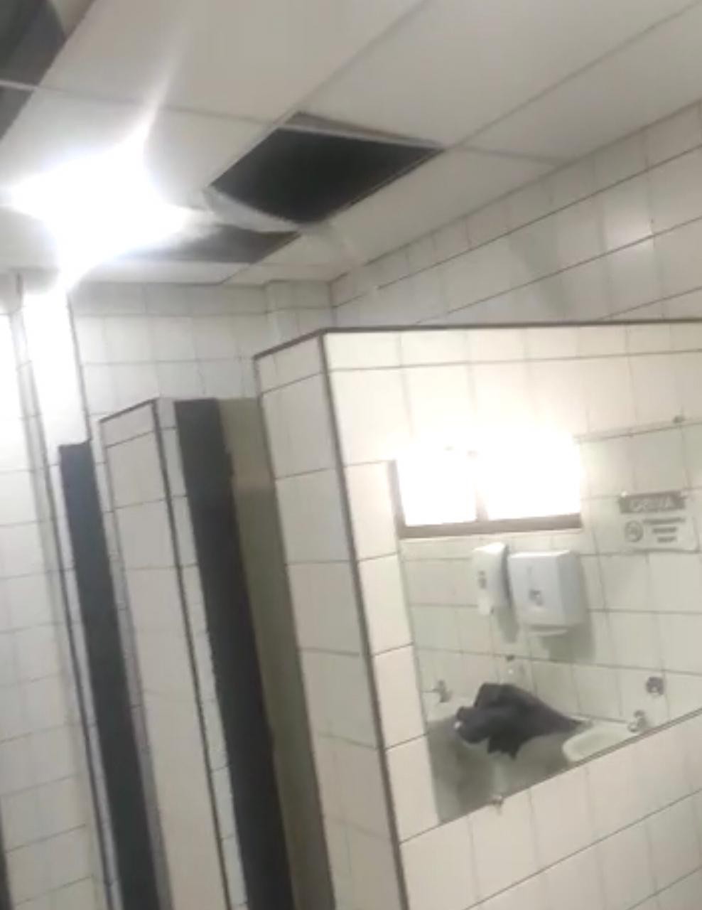 Prédio da Câmara de Vereadores de Rio Grande sofre com os impactos da chuva