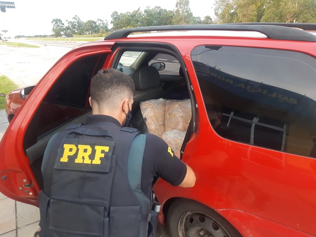 PRF apreende mais de 300 quilos de peixe e camarão sendo transportados sem  condições de higiene e refrigeração em Rio Grande 