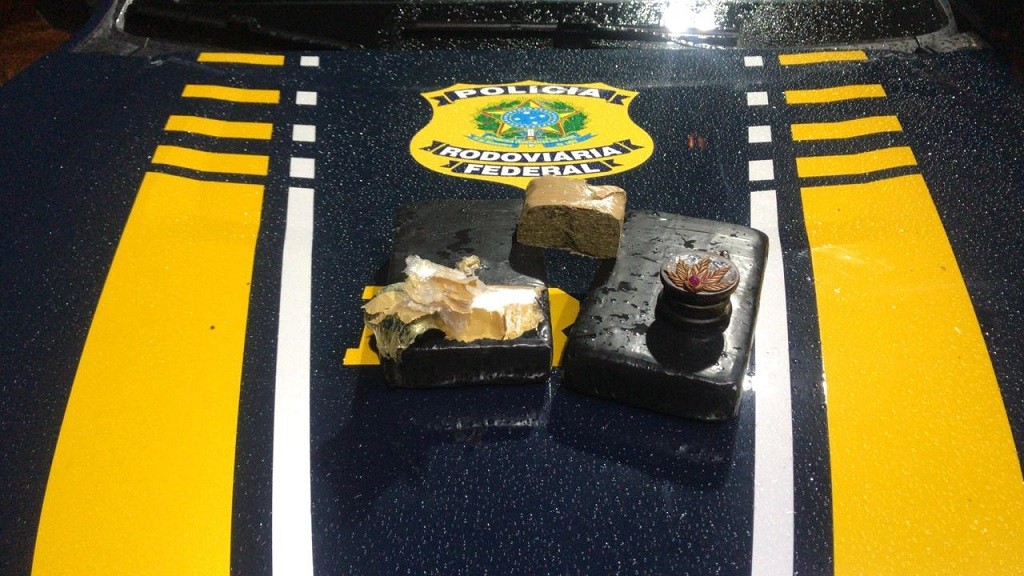 PRF prende três pessoas transportando cocaína para Rio Grande