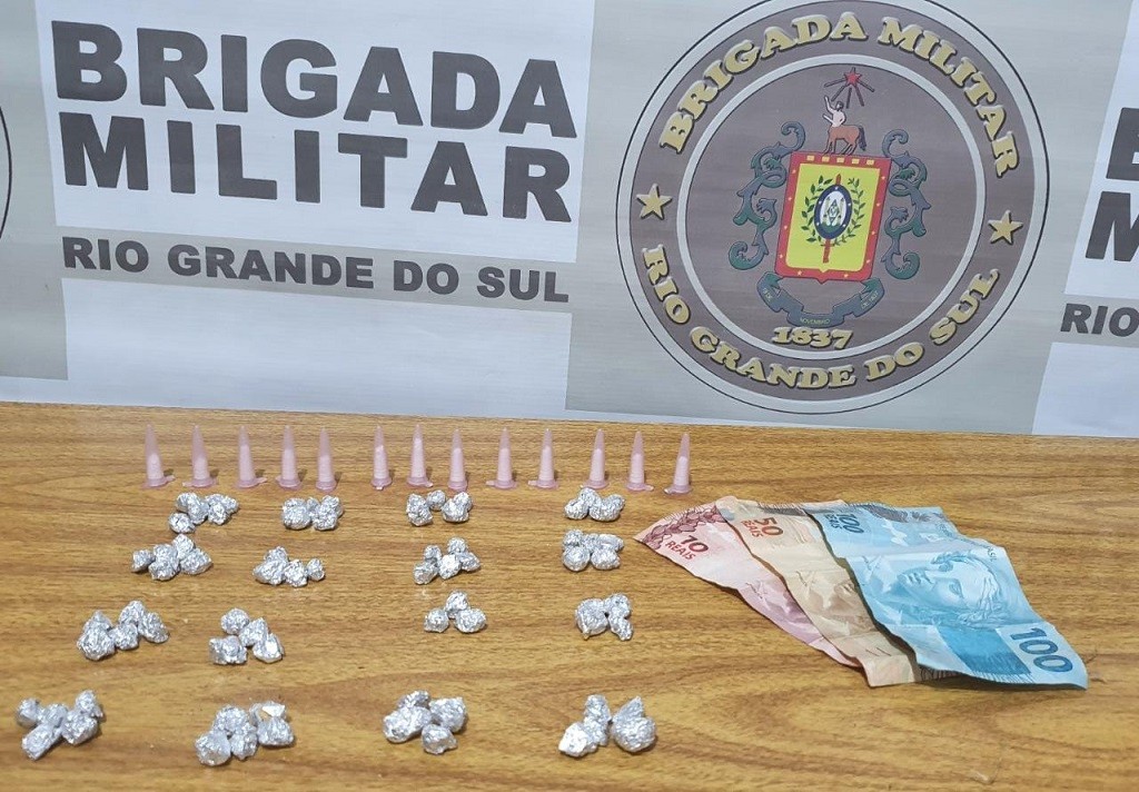 Jovem é preso por tráfico de entorpecentes em Rio Grande