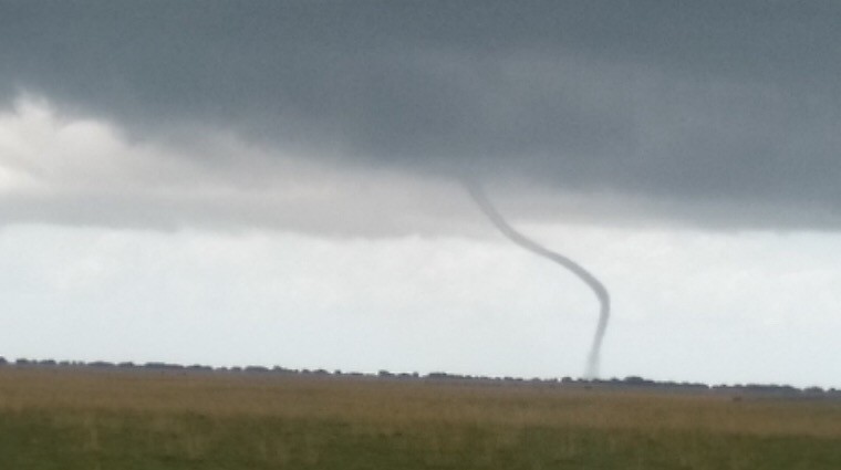 Trabalhador rural de São José do Norte registra tornado sobre as águas da Lagoa dos Patos