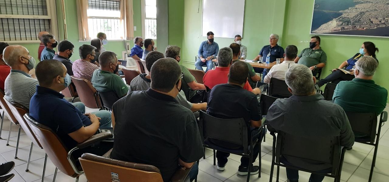 Caminhoneiros solicitam reunião para debater melhorias no transporte do setor